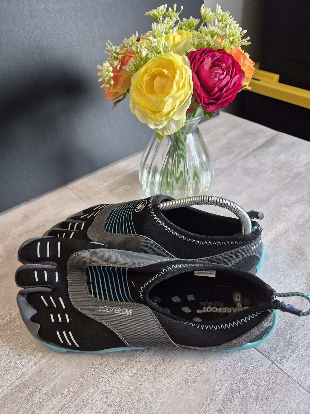 Body Glove Black and Teal Five-Toe Aqua Shoes Womens Size 8